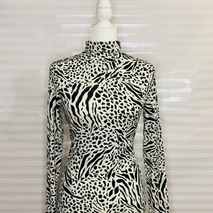 black and white print long sleeve shirt